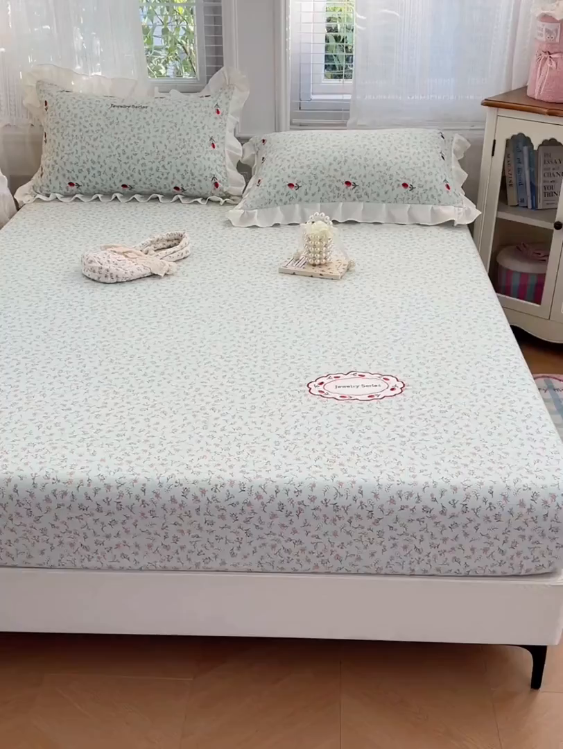 91家纺网 家纺一手货源 找家纺 圣比熊 2026新款A类云朵棉刺绣花边枕套宿舍情侣绣花双人加长枕芯内胆套 薄荷之夏（刺绣款）