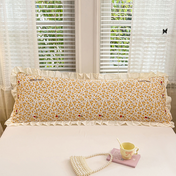 91家纺网 家纺一手货源 找家纺 圣比熊 2026新款A类云朵棉刺绣花边枕套宿舍情侣绣花双人加长枕芯内胆套 春日暖阳（刺绣款）