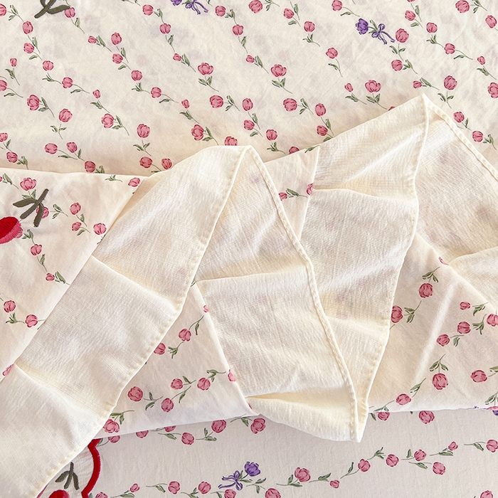 91家纺网 家纺一手货源 找家纺 圣比熊 2026新款A类云朵棉刺绣花边枕套宿舍情侣绣花双人加长枕芯内胆套 花漾甜心（刺绣款）