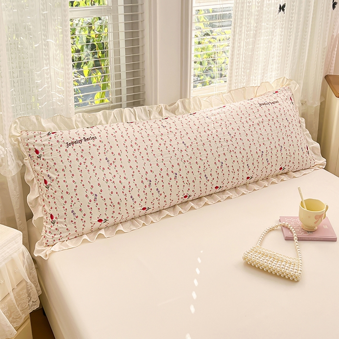 91家纺网 家纺一手货源 找家纺 圣比熊 2026新款A类云朵棉刺绣花边枕套宿舍情侣绣花双人加长枕芯内胆套 花漾甜心（刺绣款）