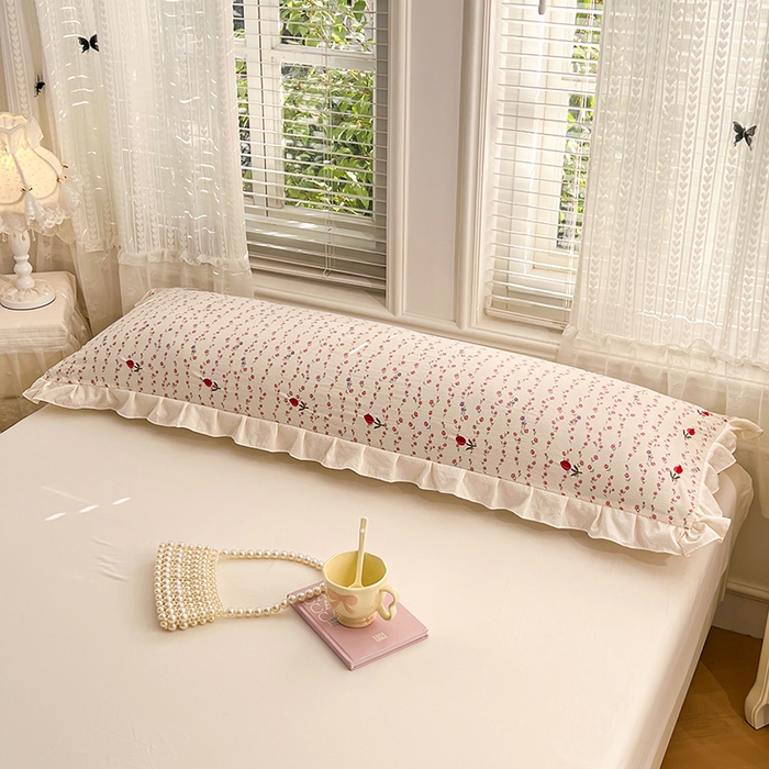 91家纺网 家纺一手货源 找家纺 圣比熊 2026新款A类云朵棉刺绣花边枕套宿舍情侣绣花双人加长枕芯内胆套 花漾甜心（刺绣款）