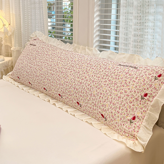 91家纺网 家纺一手货源 找家纺 圣比熊 2026新款A类云朵棉刺绣花边枕套宿舍情侣绣花双人加长枕芯内胆套 芊芊花海（刺绣款）