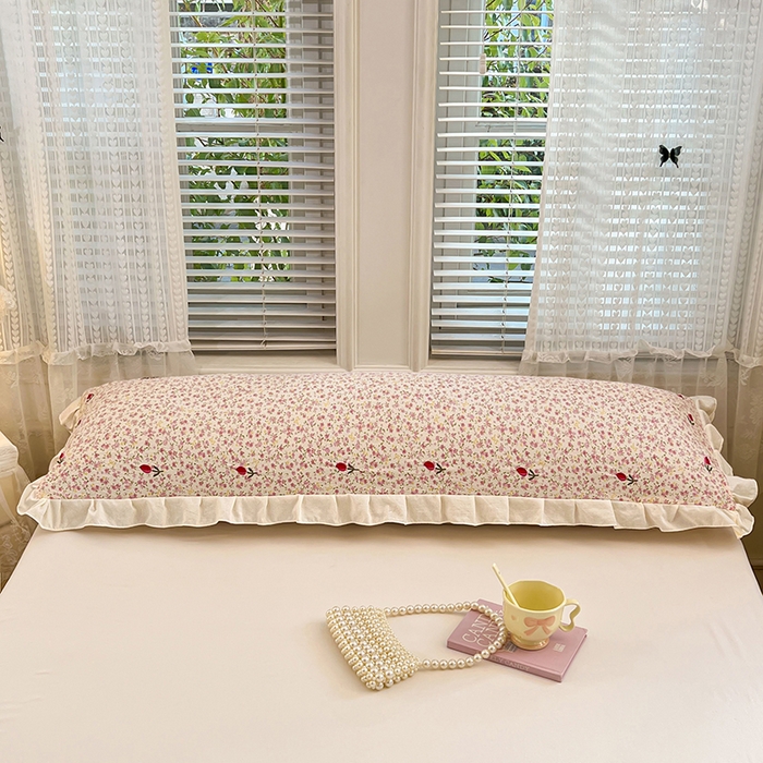 91家纺网 家纺一手货源 找家纺 圣比熊 2026新款A类云朵棉刺绣花边枕套宿舍情侣绣花双人加长枕芯内胆套 芊芊花海（刺绣款）