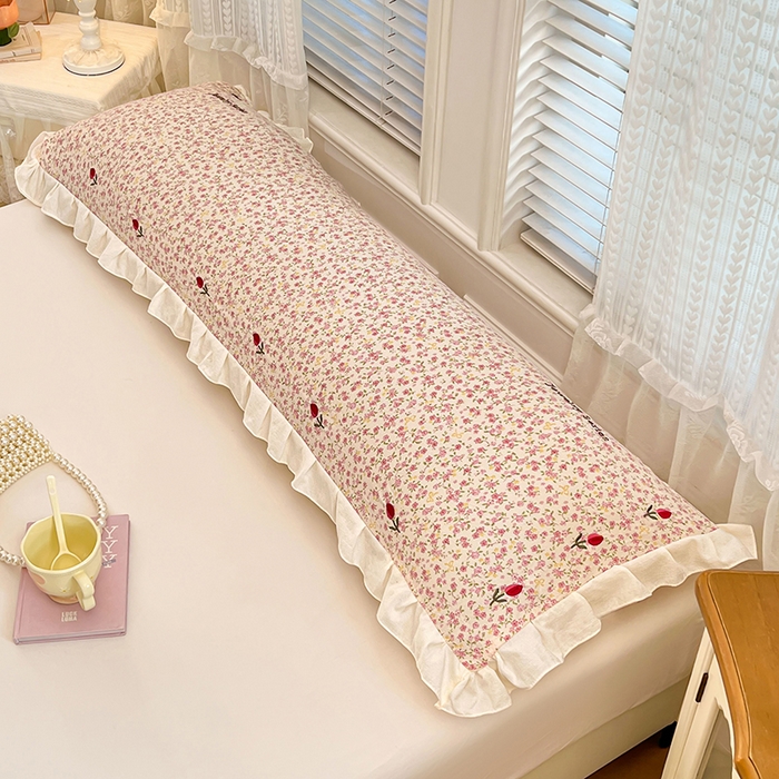 91家纺网 家纺一手货源 找家纺 圣比熊 2026新款A类云朵棉刺绣花边枕套宿舍情侣绣花双人加长枕芯内胆套 芊芊花海（刺绣款）