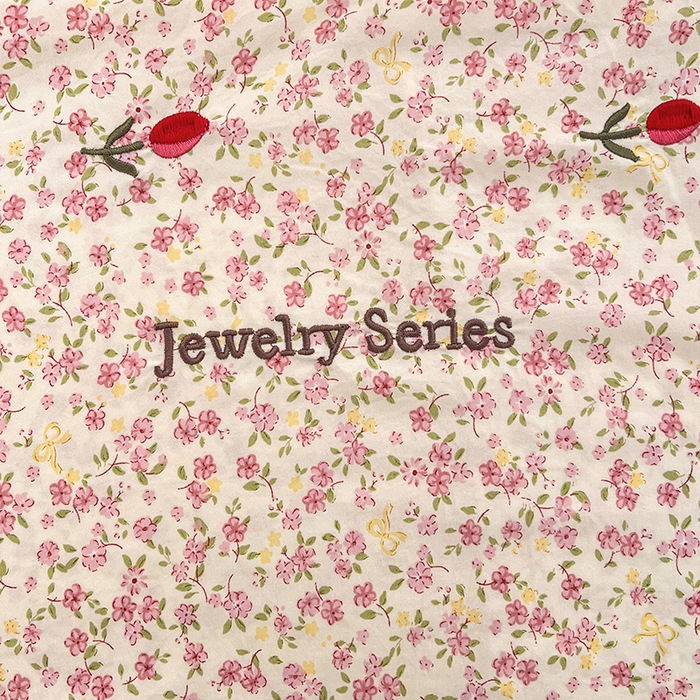 91家纺网 家纺一手货源 找家纺 圣比熊 2026新款A类云朵棉刺绣花边枕套宿舍情侣绣花双人加长枕芯内胆套 芊芊花海（刺绣款）