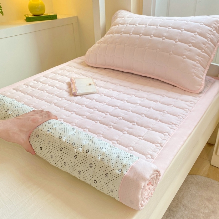 91家纺网 家纺一手货源 找家纺 （总）麒东家纺 2026新款学生纯色水洗棉夹棉床垫系列