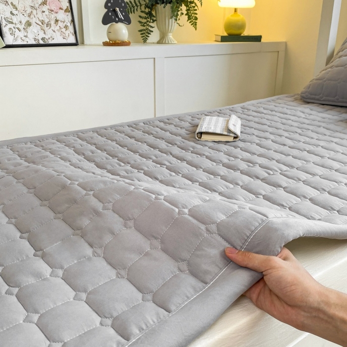 91家纺网 家纺一手货源 找家纺 麒东家纺 2026新款学生纯色水洗棉夹棉床垫系列 灰色