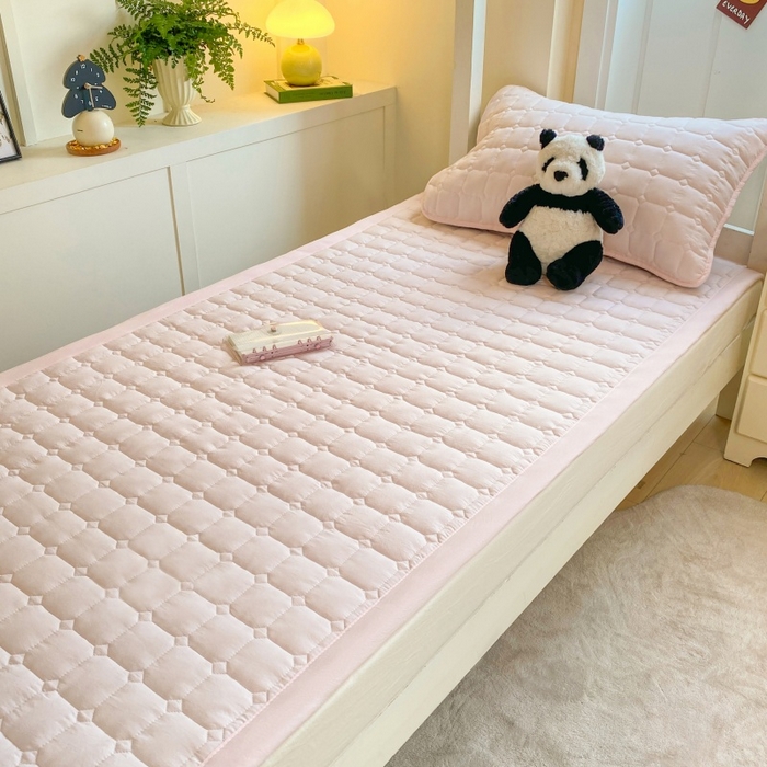 91家纺网 家纺一手货源 找家纺 （总）麒东家纺 2026新款学生纯色水洗棉夹棉床垫系列