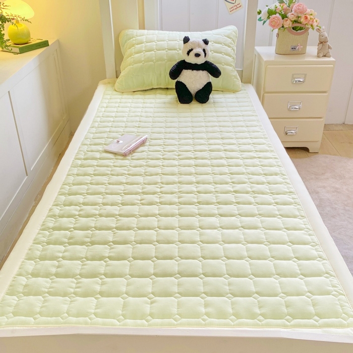 91家纺网 家纺一手货源 找家纺 麒东家纺 2026新款学生纯色水洗棉夹棉床垫系列 奶油