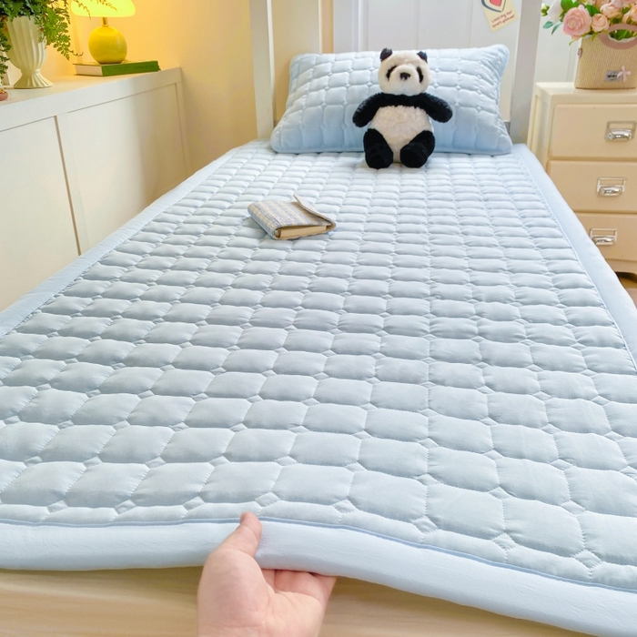 91家纺网 家纺一手货源 找家纺 （总）麒东家纺 2026新款学生纯色水洗棉夹棉床垫系列