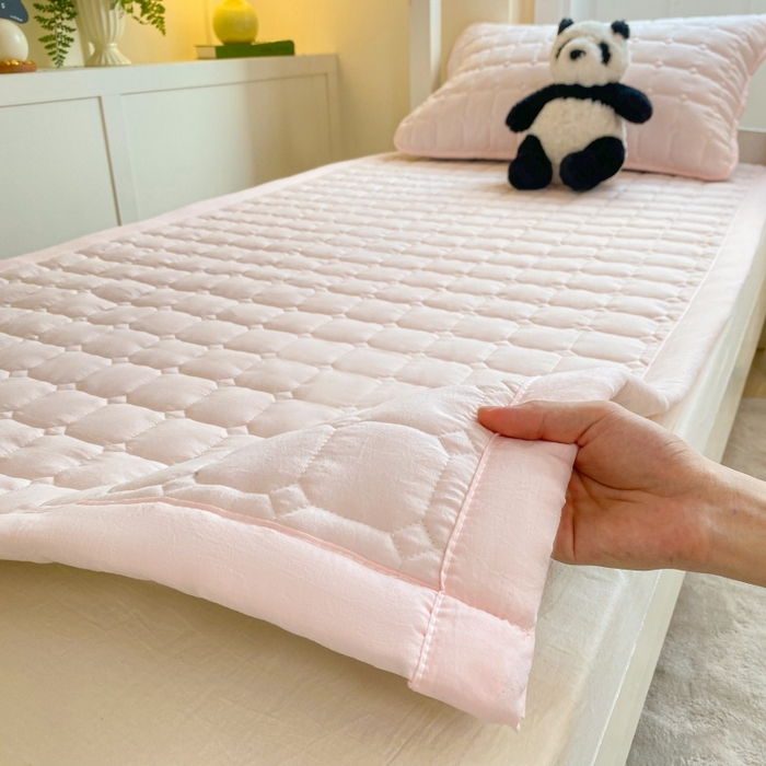 91家纺网 家纺一手货源 找家纺 （总）麒东家纺 2026新款学生纯色水洗棉夹棉床垫系列