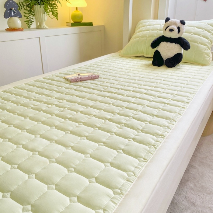 91家纺网 家纺一手货源 找家纺 麒东家纺 2026新款学生纯色水洗棉夹棉床垫系列 奶油