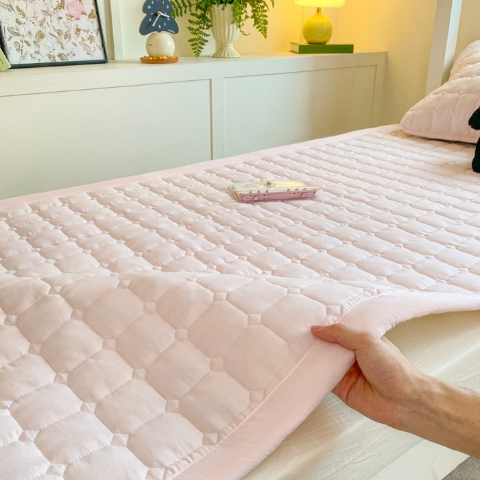 91家纺网 家纺一手货源 找家纺 （总）麒东家纺 2026新款学生纯色水洗棉夹棉床垫系列