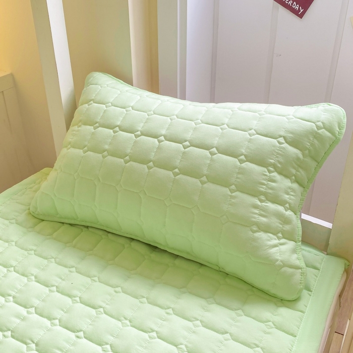 91家纺网 家纺一手货源 找家纺 麒东家纺 2026新款学生纯色水洗棉夹棉床垫系列 绿色