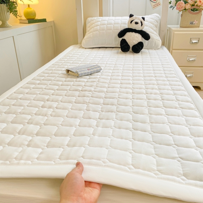 麒东家纺 2026新款学生纯色水洗棉夹棉床垫系列 米白