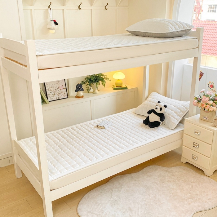 91家纺网 家纺一手货源 找家纺 麒东家纺 2026新款学生纯色水洗棉夹棉床垫系列 米白