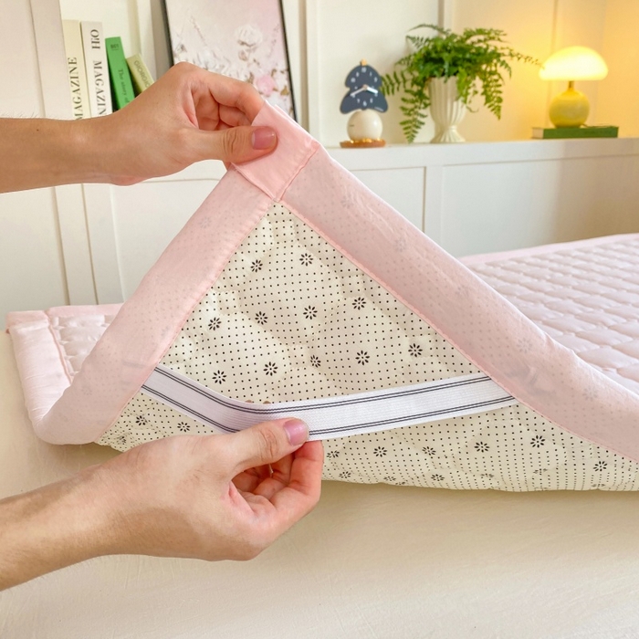 91家纺网 家纺一手货源 找家纺 麒东家纺 2026新款学生纯色水洗棉夹棉床垫系列 玉色