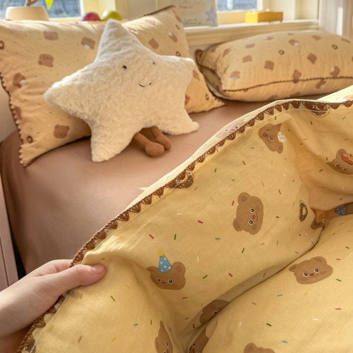 91家纺网 家纺一手货源 找家纺 对白 2026新款A类全棉纯棉有氧双层纱贝壳边三角针单被套被套单件 小熊奶盖