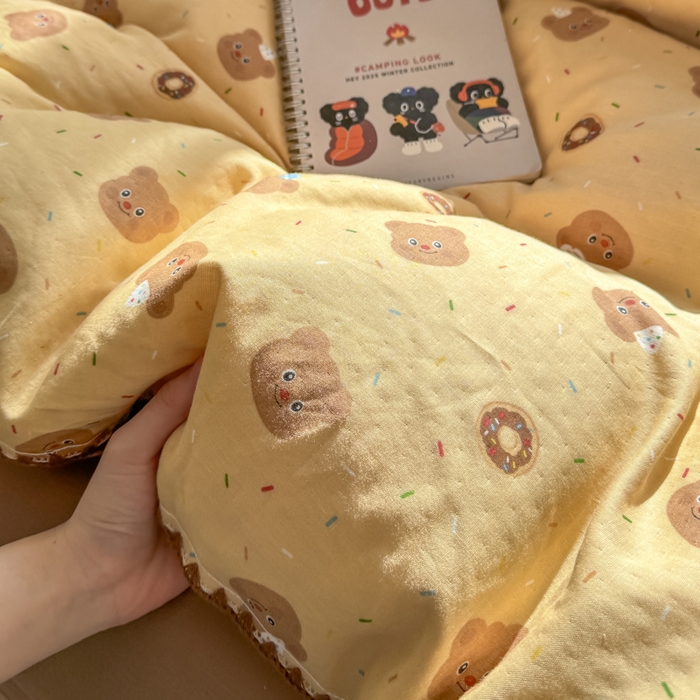 91家纺网 家纺一手货源 找家纺 对白 2026新款A类全棉纯棉有氧双层纱贝壳边三角针单被套被套单件 小熊奶盖