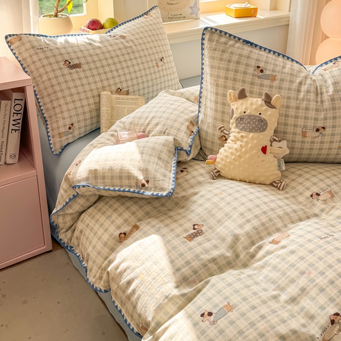 91家纺网 家纺一手货源 找家纺 对白 2026新款A类全棉纯棉有氧双层纱贝壳边三角针四件套 方格小狗