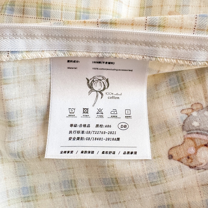 91家纺网 家纺一手货源 找家纺 对白 2026新款A类全棉纯棉有氧双层纱贝壳边三角针四件套 方格小狗