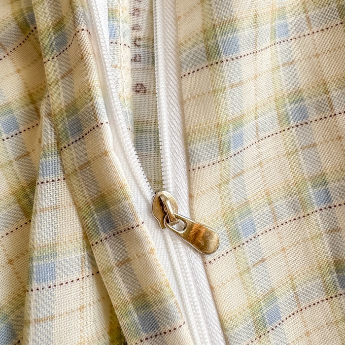 91家纺网 家纺一手货源 找家纺 对白 2026新款A类全棉纯棉有氧双层纱贝壳边三角针四件套 方格小狗