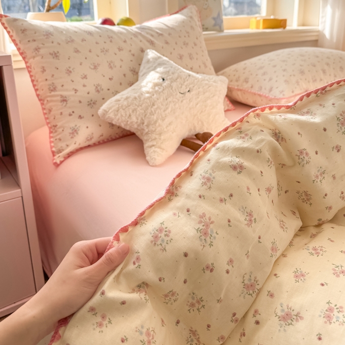 91家纺网 家纺一手货源 找家纺 对白 2026新款A类全棉纯棉有氧双层纱贝壳边三角针四件套 窈窕淑女