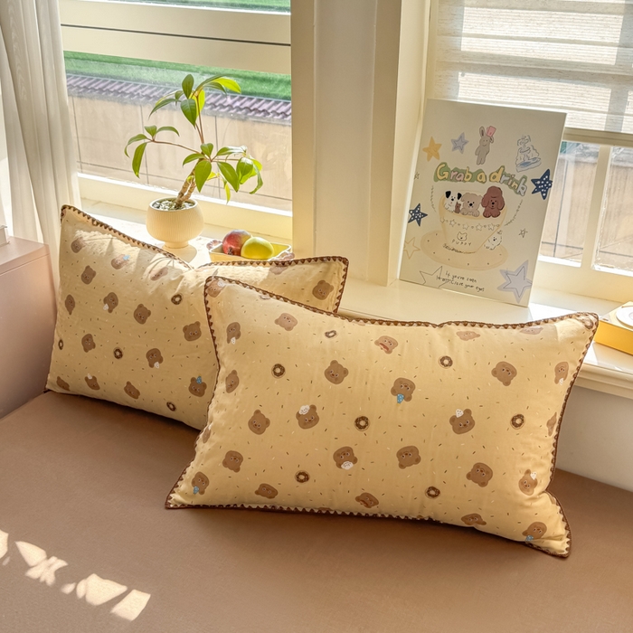 91家纺网 家纺一手货源 找家纺 对白 2026新款A类全棉纯棉有氧双层纱贝壳边三角针四件套 小熊奶盖