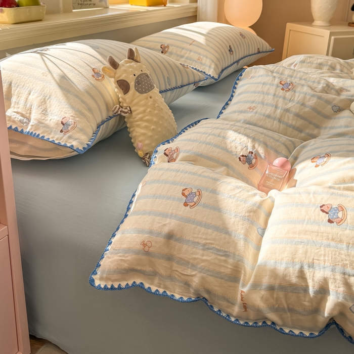 91家纺网 家纺一手货源 找家纺 对白 2026新款A类全棉纯棉有氧双层纱贝壳边三角针四件套 摇摇马