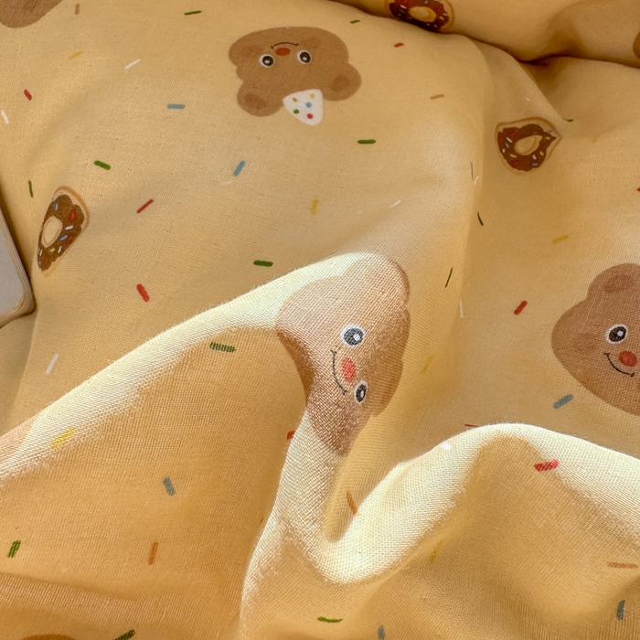 91家纺网 家纺一手货源 找家纺 对白 2026新款A类全棉纯棉有氧双层纱贝壳边三角针四件套 小熊奶盖