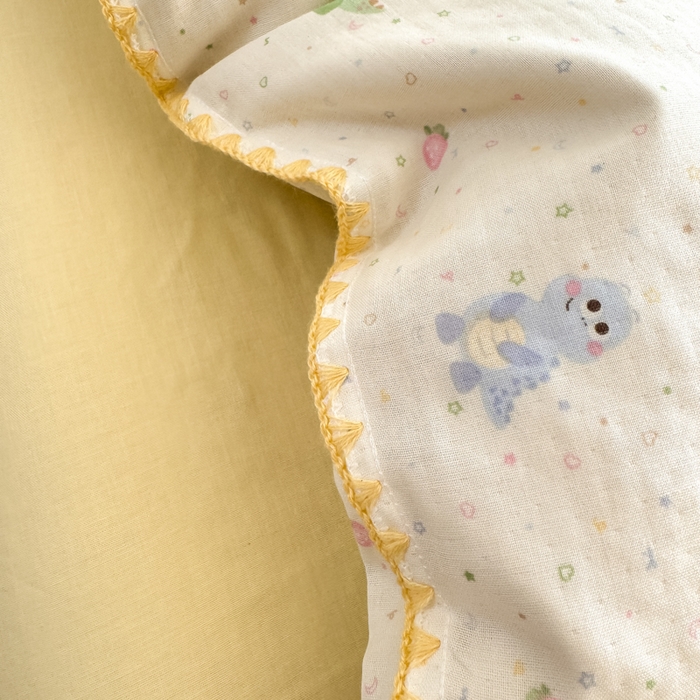 91家纺网 家纺一手货源 找家纺 对白 2026新款A类全棉纯棉有氧双层纱贝壳边三角针四件套 七彩小恐龙