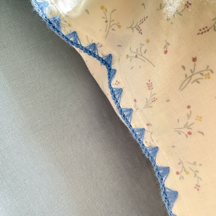 91家纺网 家纺一手货源 找家纺 对白 2026新款A类全棉纯棉有氧双层纱贝壳边三角针四件套 疏影