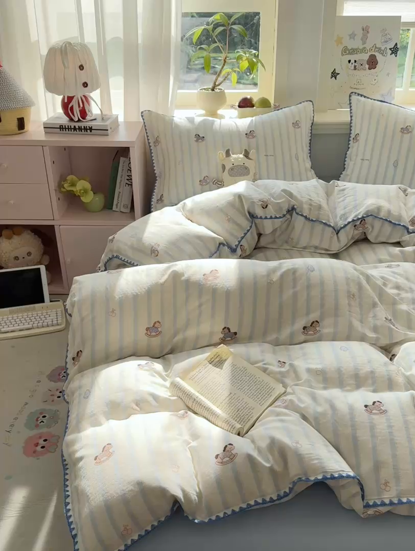 91家纺网 家纺一手货源 找家纺 对白 2026新款A类全棉纯棉有氧双层纱贝壳边三角针四件套 摇摇马