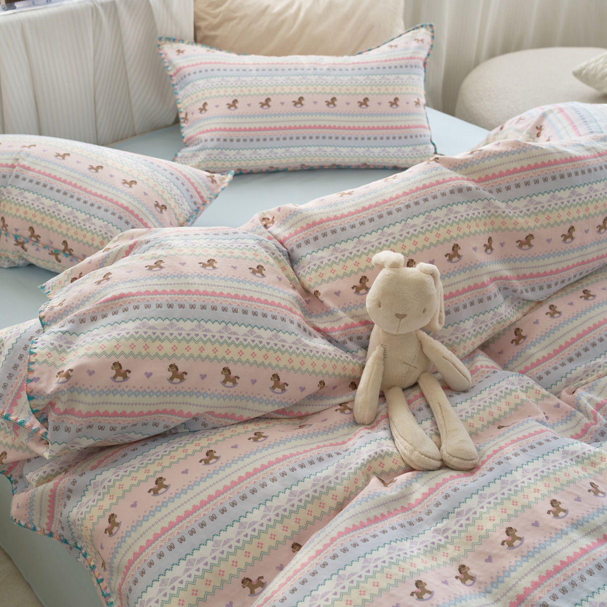 91家纺网 家纺一手货源 找家纺 洋铭区（原狠狠爱） 2026新款春季全棉彩边双层纱四件套 爱心宝莉