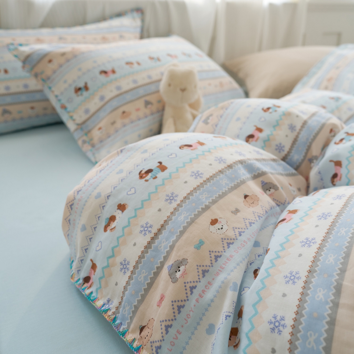 91家纺网 家纺一手货源 找家纺 洋铭区（原狠狠爱） 2026新款春季全棉彩边双层纱四件套 波斯小懒狗