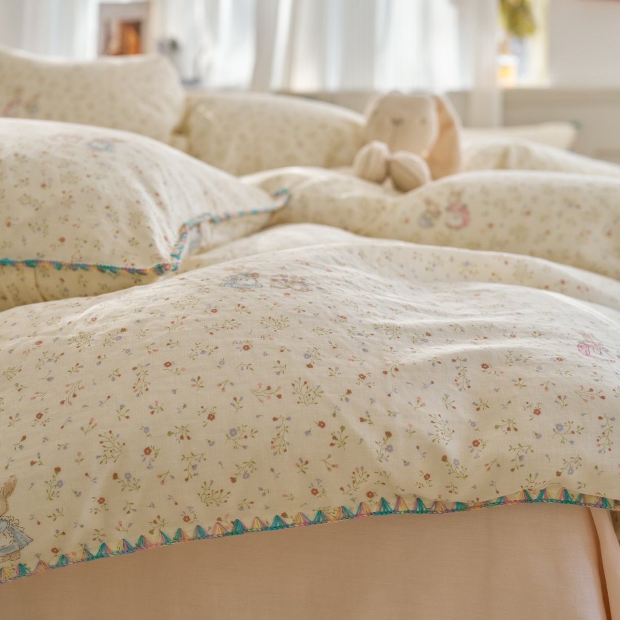 91家纺网 家纺一手货源 找家纺 洋铭区（原狠狠爱） 2026新款春季全棉彩边双层纱四件套 繁花兔兔