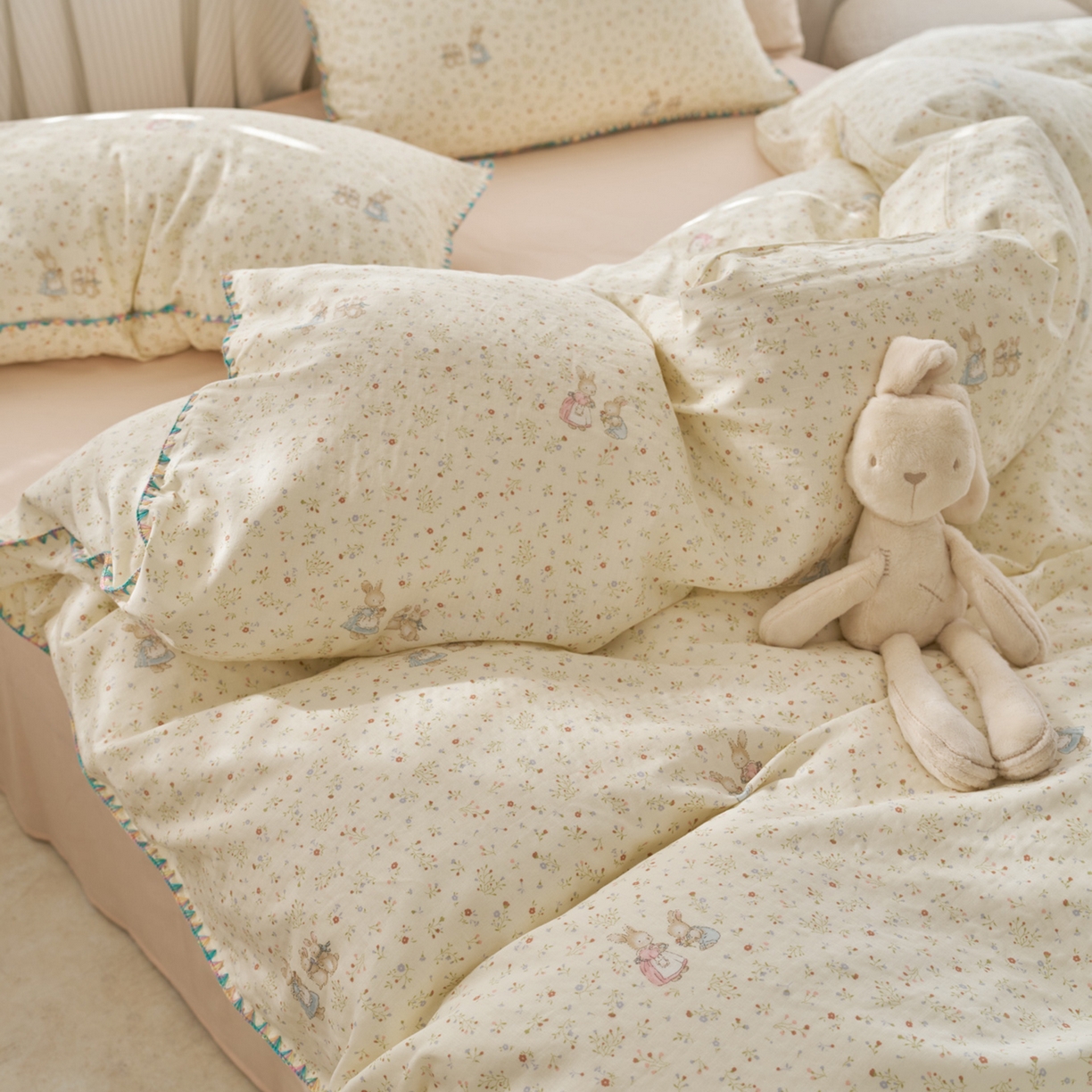 91家纺网 家纺一手货源 找家纺 洋铭区（原狠狠爱） 2026新款春季全棉彩边双层纱四件套 繁花兔兔