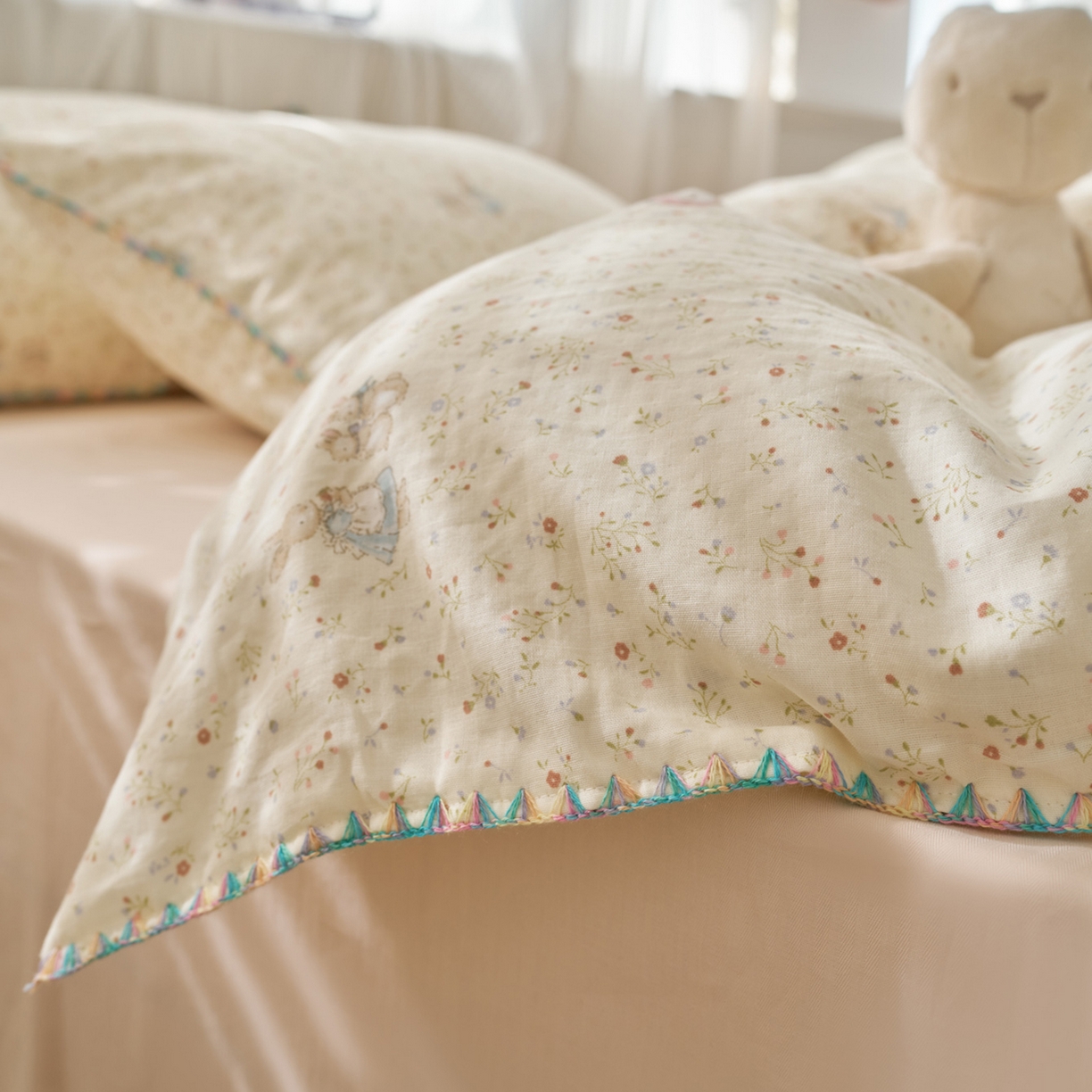 91家纺网 家纺一手货源 找家纺 洋铭区（原狠狠爱） 2026新款春季全棉彩边双层纱四件套 繁花兔兔