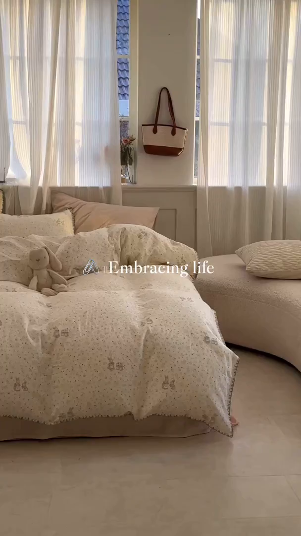 91家纺网 家纺一手货源 找家纺 洋铭区（原狠狠爱） 2026新款春季全棉彩边双层纱四件套 繁花兔兔