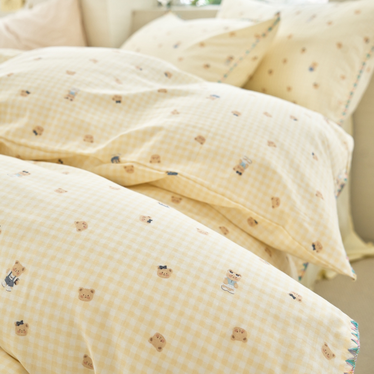 91家纺网 家纺一手货源 找家纺 洋铭区（原狠狠爱） 2026新款春季全棉彩边双层纱四件套 格格小熊