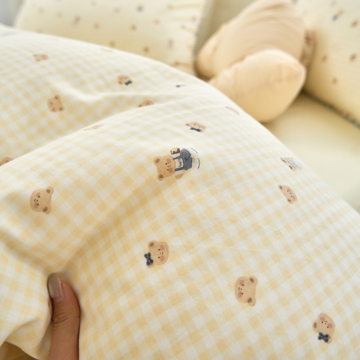 91家纺网 家纺一手货源 找家纺 洋铭区（原狠狠爱） 2026新款春季全棉彩边双层纱四件套 格格小熊