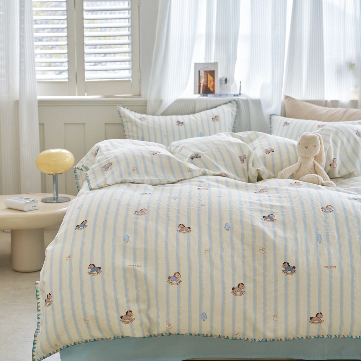 91家纺网 家纺一手货源 找家纺 洋铭区（原狠狠爱） 2026新款春季全棉彩边双层纱四件套 海蓝小木马