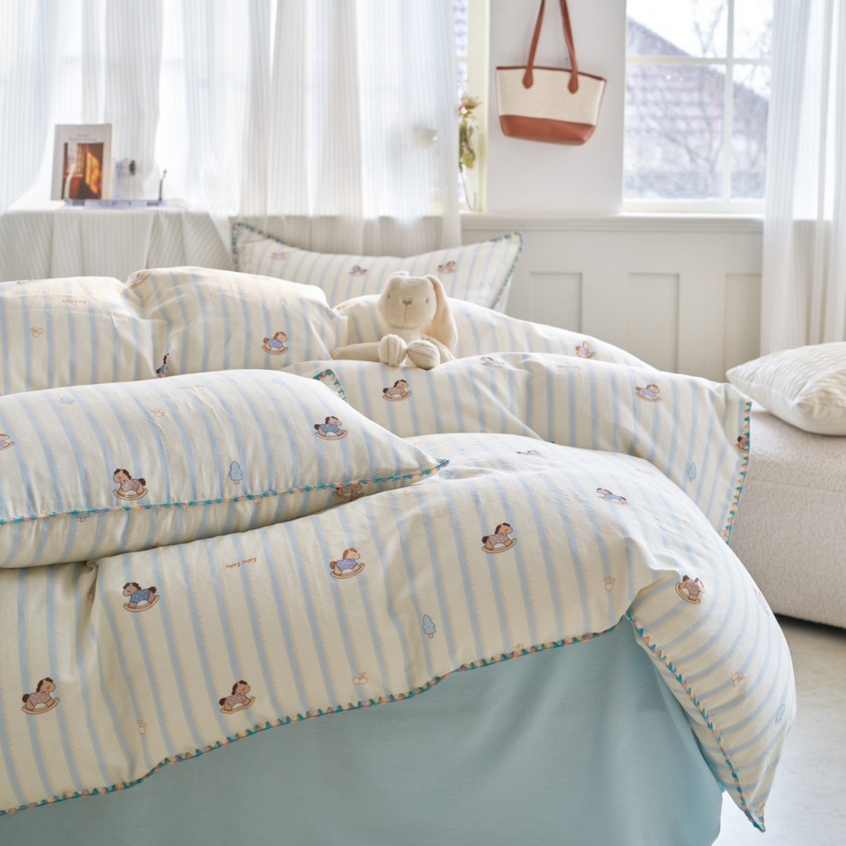 91家纺网 家纺一手货源 找家纺 洋铭区（原狠狠爱） 2026新款春季全棉彩边双层纱四件套 海蓝小木马