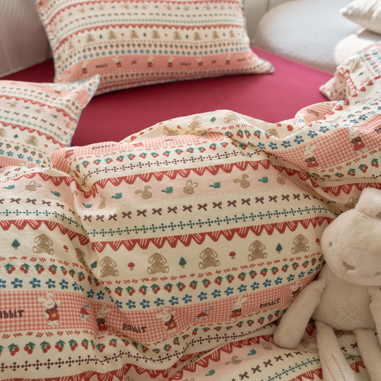 91家纺网 家纺一手货源 找家纺 洋铭区（原狠狠爱） 2026新款春季全棉彩边双层纱四件套 红枣小兔