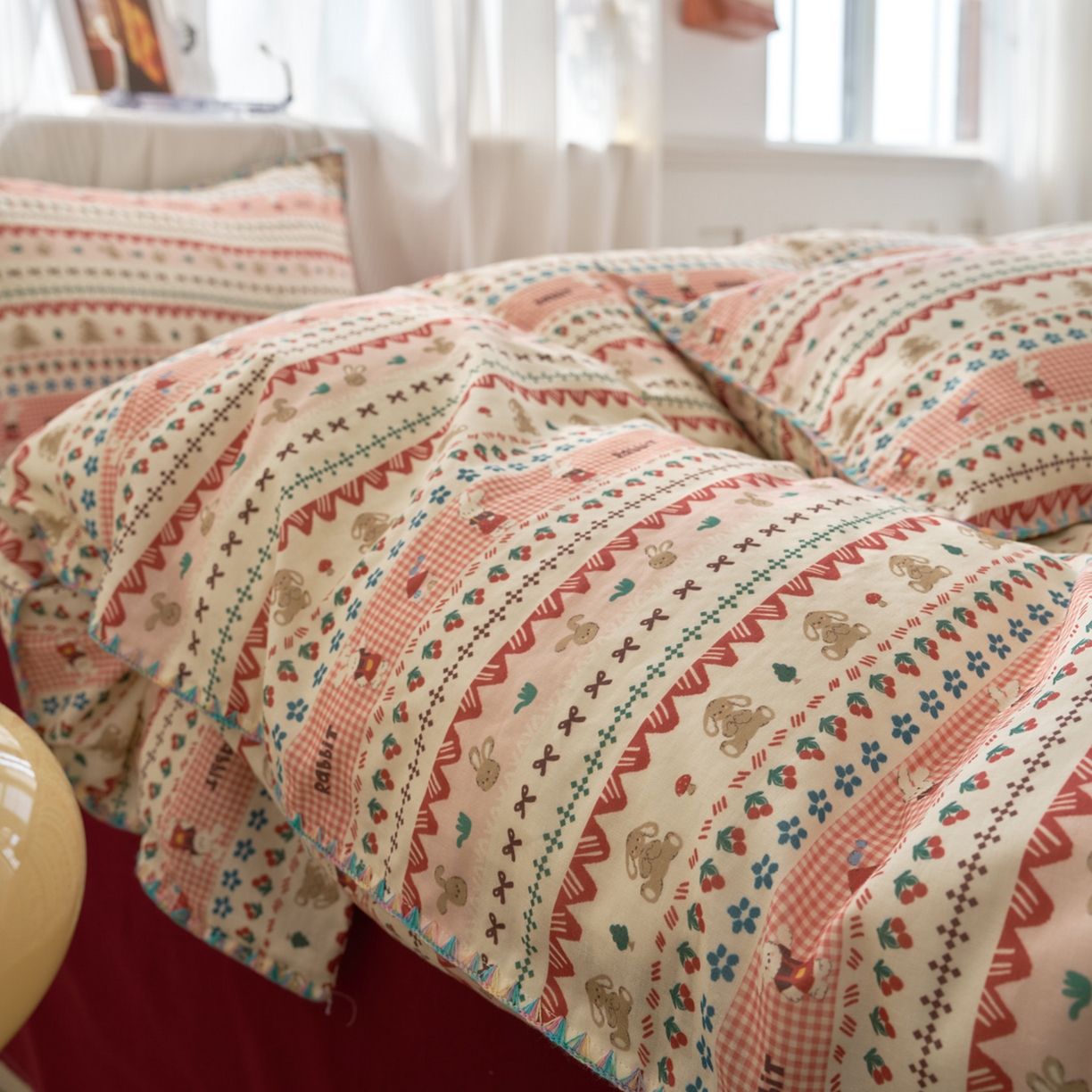 91家纺网 家纺一手货源 找家纺 洋铭区（原狠狠爱） 2026新款春季全棉彩边双层纱四件套 红枣小兔