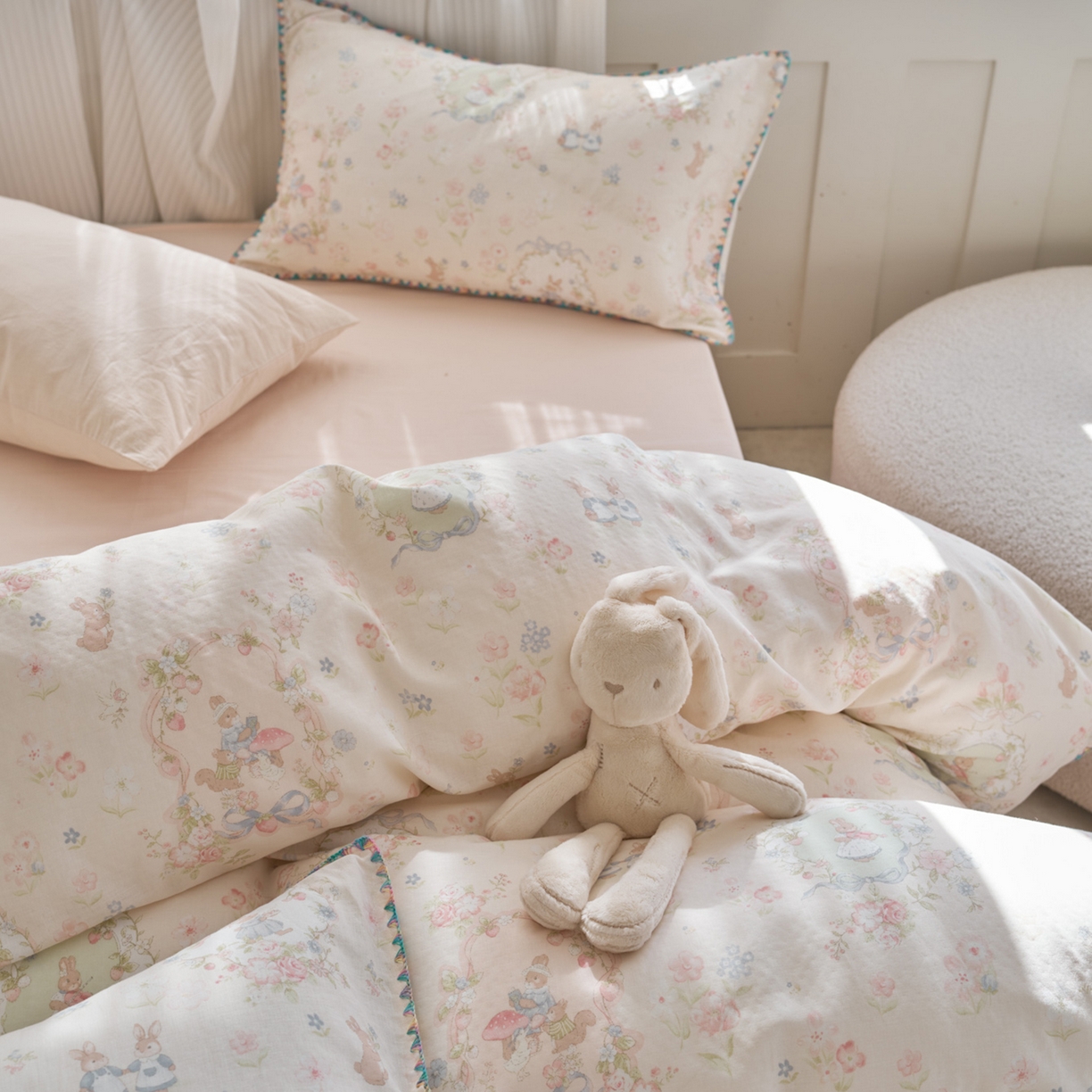 91家纺网 家纺一手货源 找家纺 洋铭区（原狠狠爱） 2026新款春季全棉彩边双层纱四件套 花朵兔兔