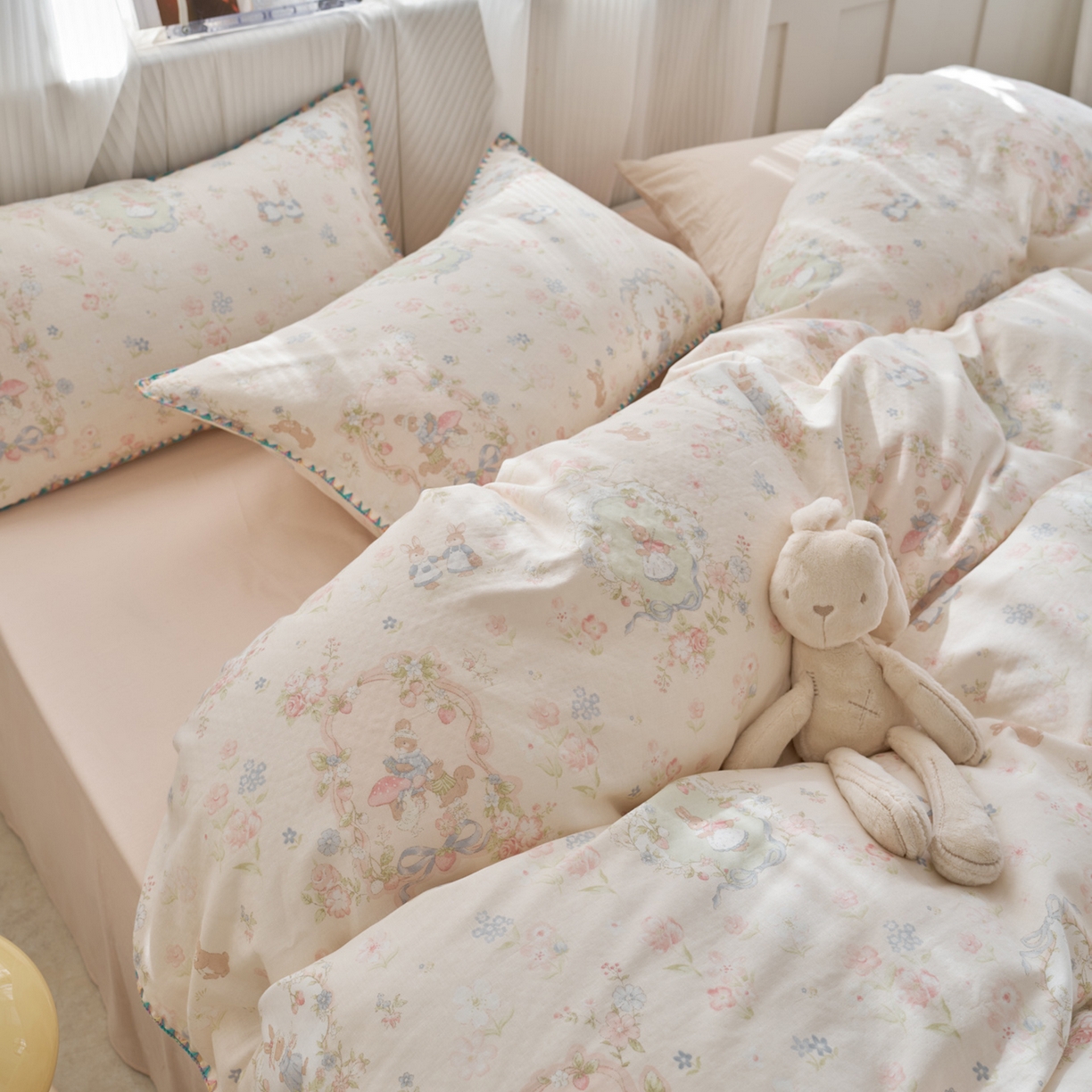 91家纺网 家纺一手货源 找家纺 洋铭区（原狠狠爱） 2026新款春季全棉彩边双层纱四件套 花朵兔兔