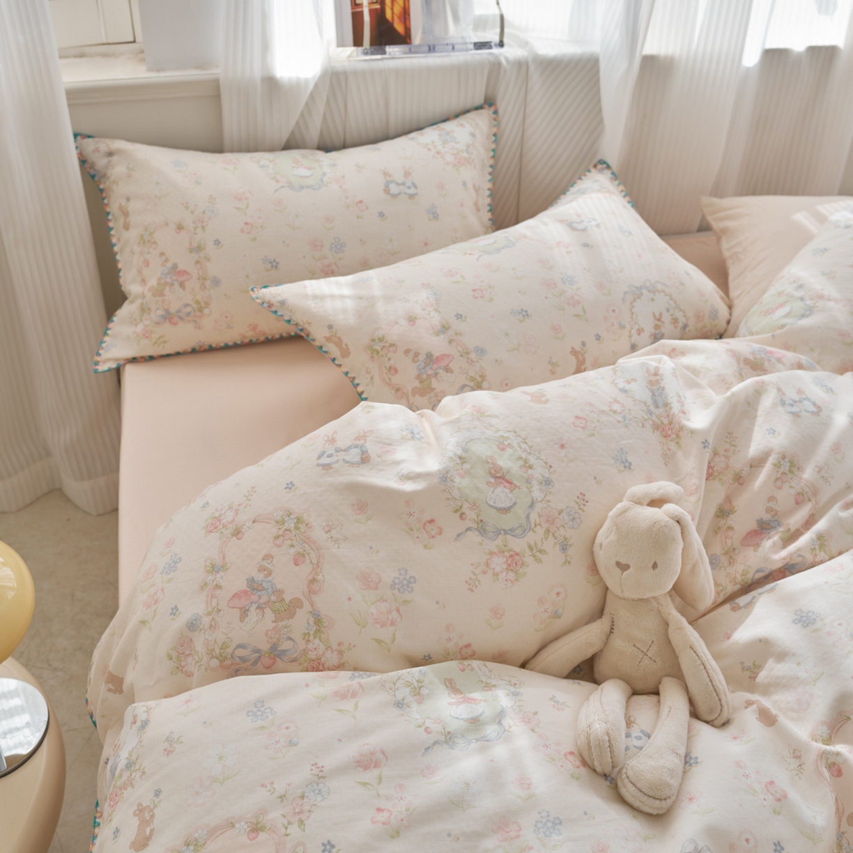 91家纺网 家纺一手货源 找家纺 洋铭区（原狠狠爱） 2026新款春季全棉彩边双层纱四件套 花朵兔兔