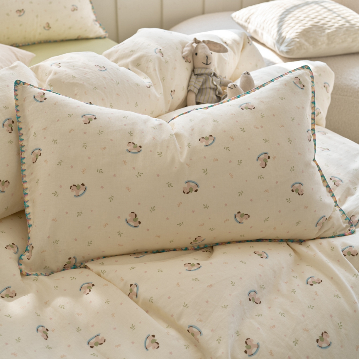 91家纺网 家纺一手货源 找家纺 洋铭区（原狠狠爱） 2026新款春季全棉彩边双层纱四件套 绿芽小马