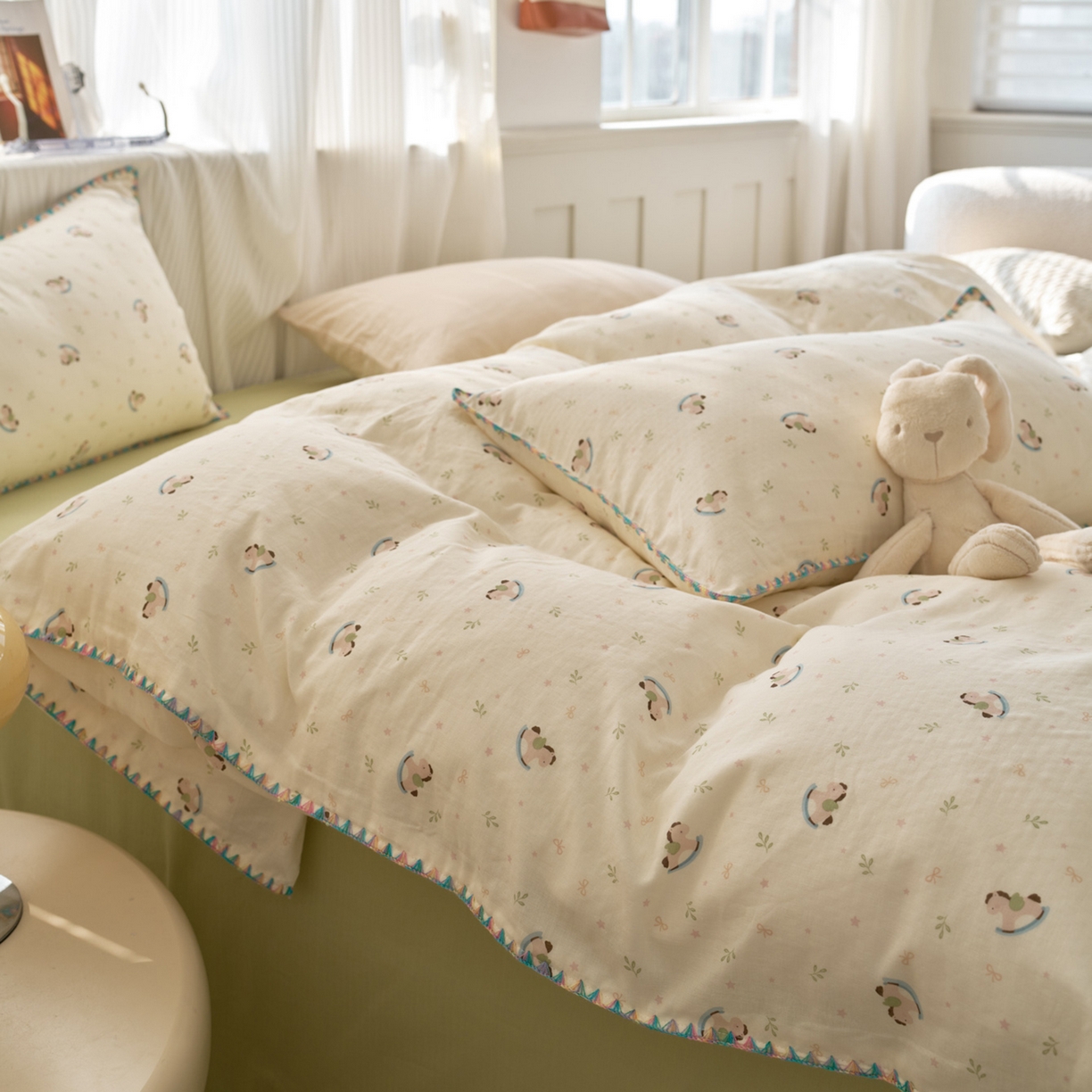 91家纺网 家纺一手货源 找家纺 洋铭区（原狠狠爱） 2026新款春季全棉彩边双层纱四件套 绿芽小马